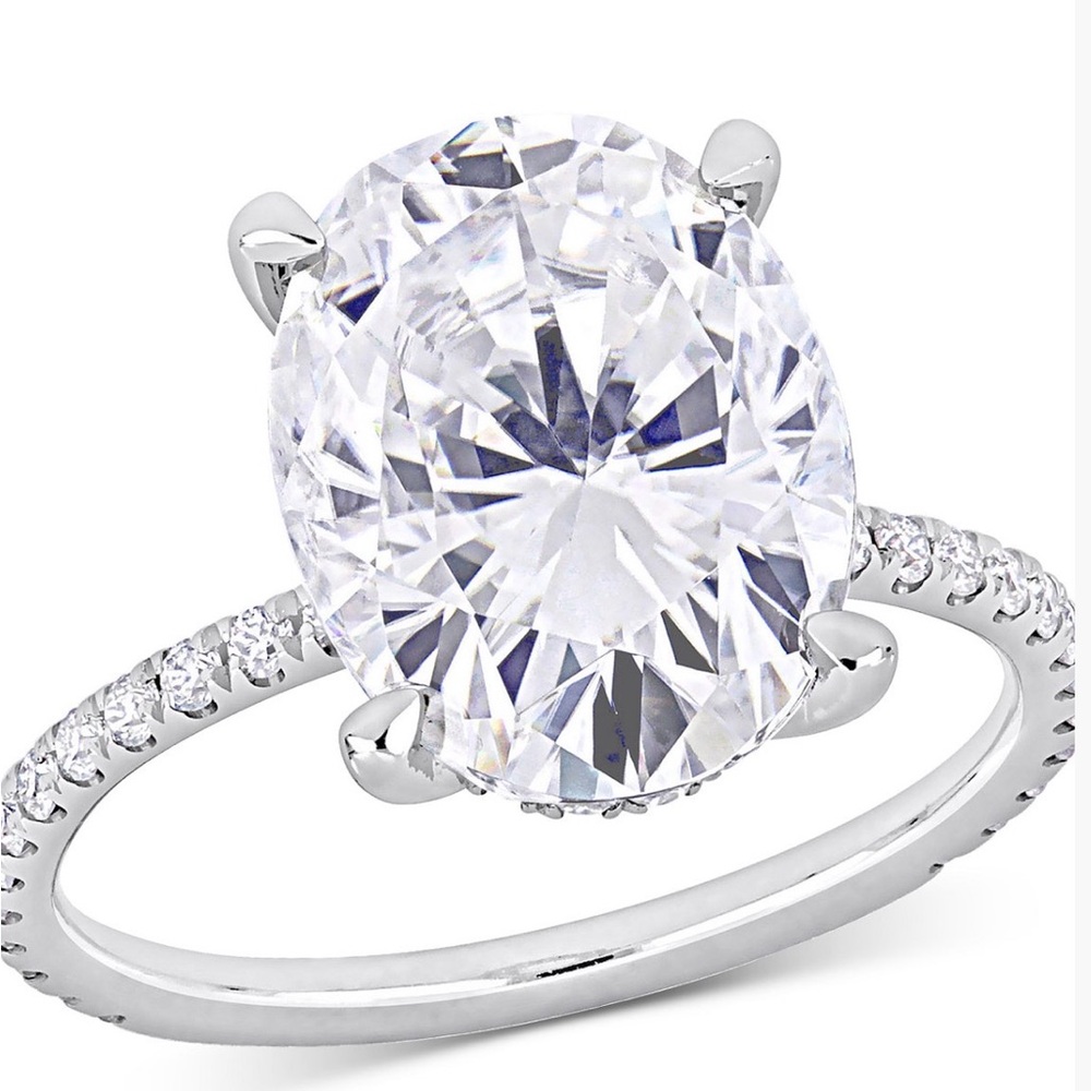 Elegant Moissanite white gold ring